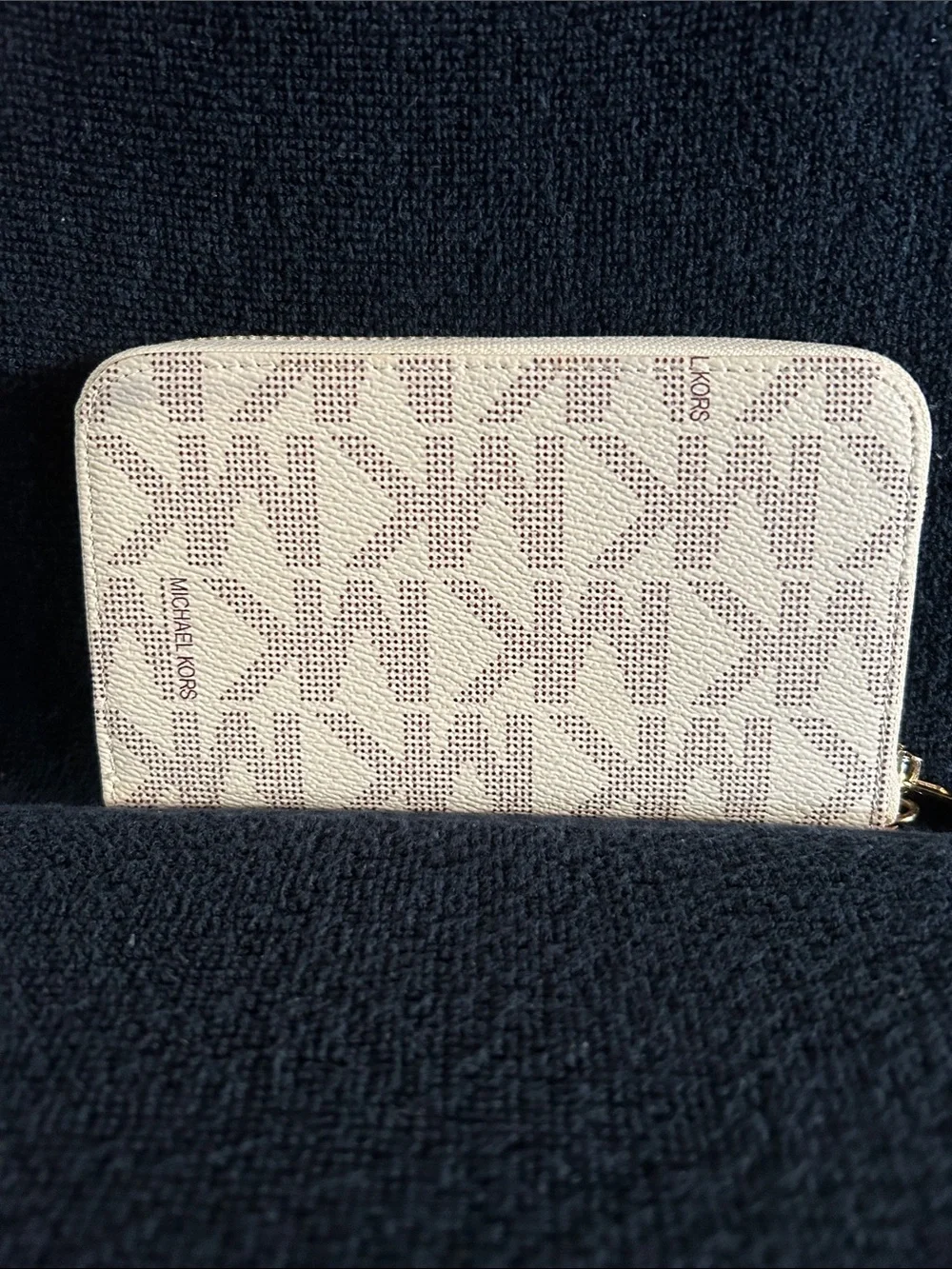 Michael Kors Jet Set Vanilla MK Logo Zip-Around Wallet with Gold Plaque NWT